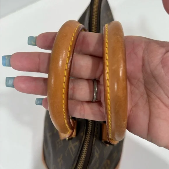 Louis Vuitton ALMA Classic Monogram Satchel - Picture 4 of 10